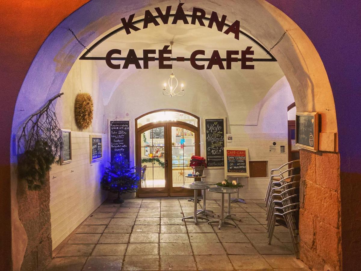 Apartmany Cafe-Cafe Їчін Екстер'єр фото