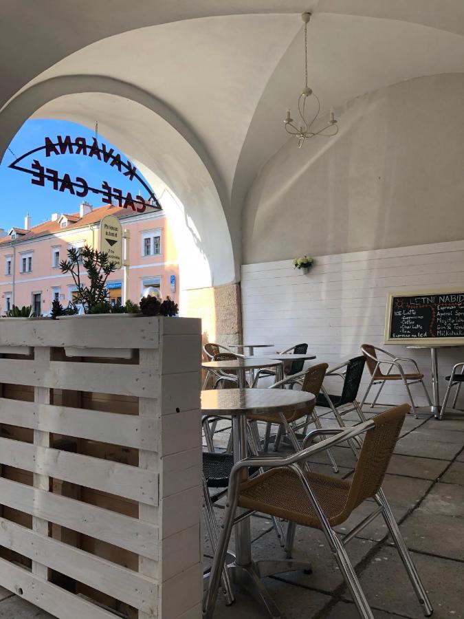 Apartmany Cafe-Cafe Їчін Екстер'єр фото