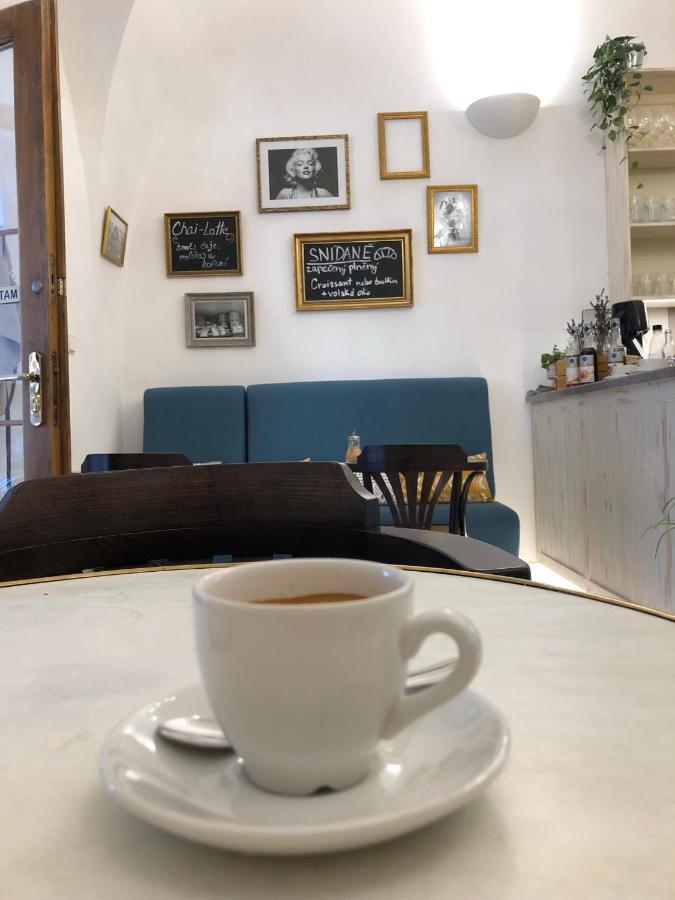 Apartmany Cafe-Cafe Їчін Екстер'єр фото