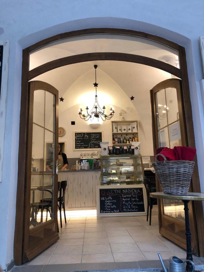 Apartmany Cafe-Cafe Їчін Екстер'єр фото