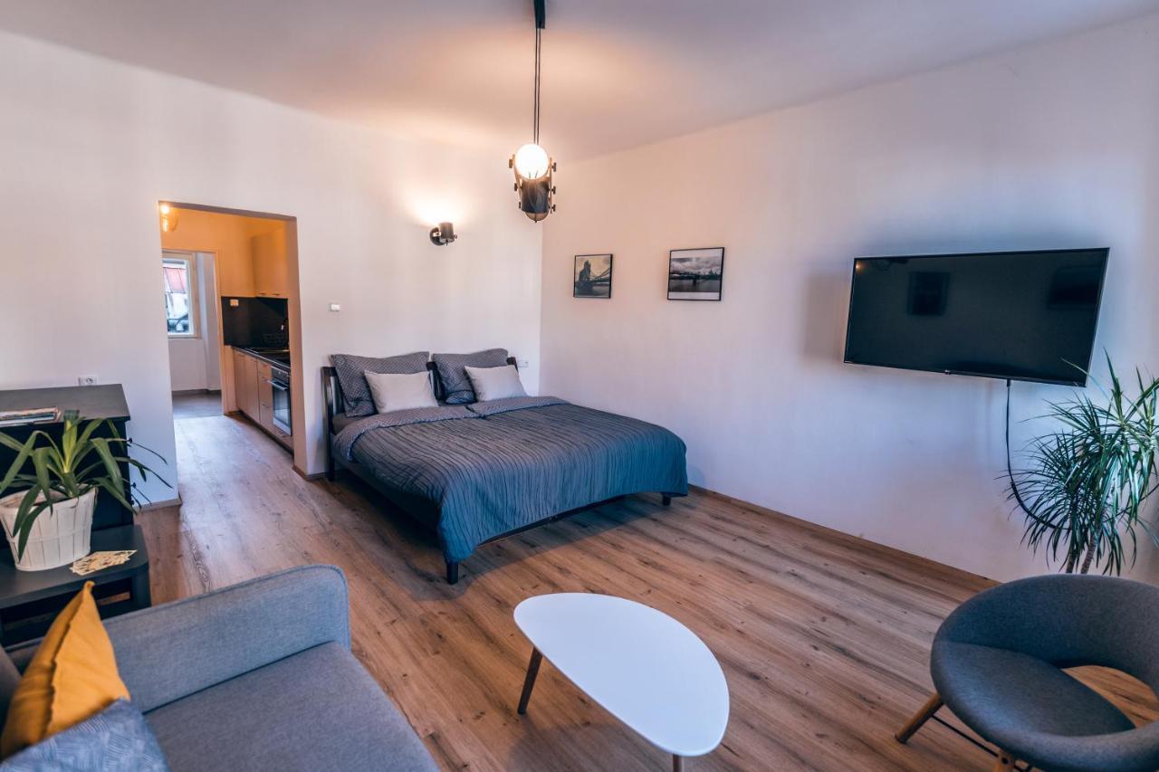 Apartmany Cafe-Cafe Їчін Екстер'єр фото
